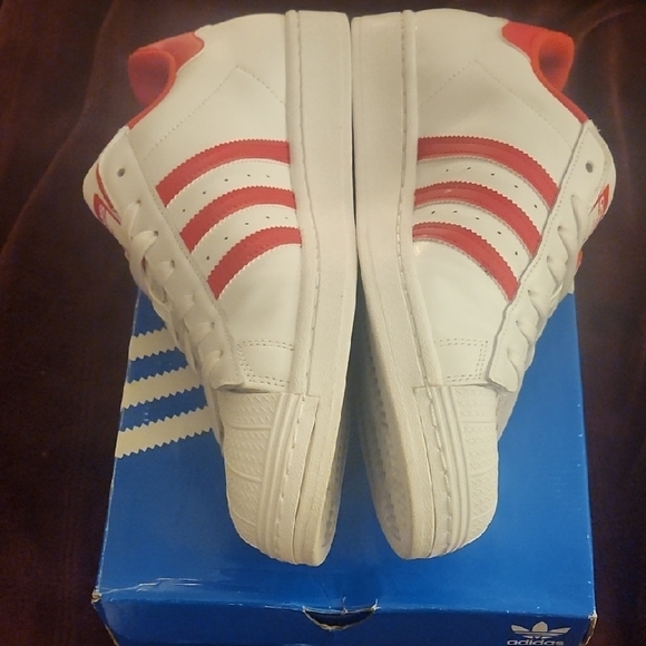 ♥️Adidas White and Red Superstar Shoes♥️ - Picture 4 of 13
